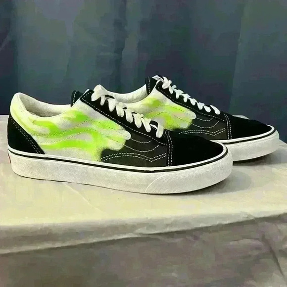 Vans Old Skool Black & White w/Green Flames - Picture 1 of 8